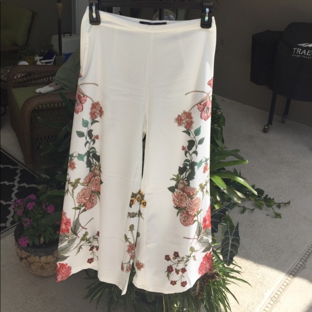 New gaucho pants white floral medium